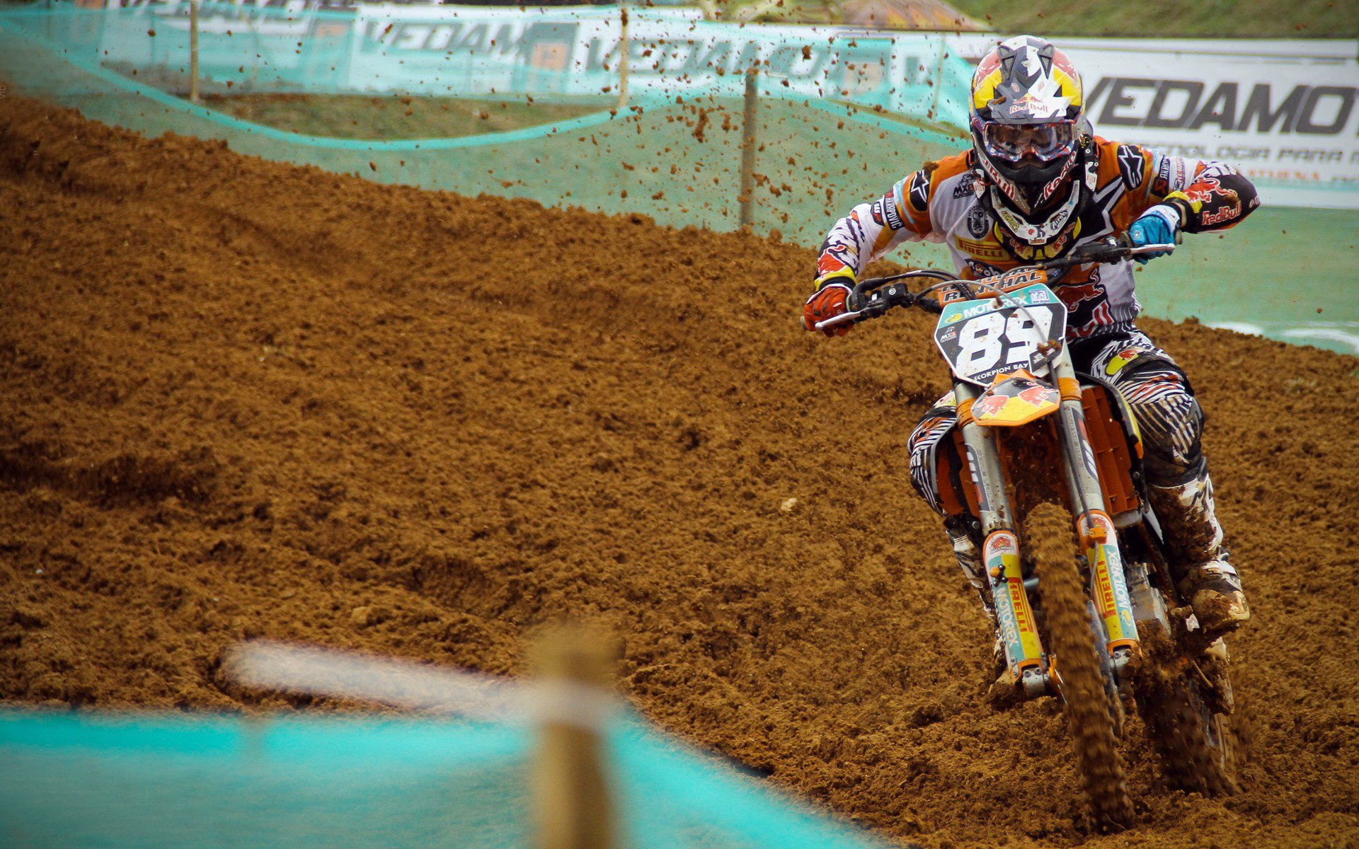 A股震荡资金去向分析，帮主解读央行例会信号，股市震荡